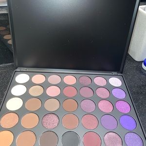 Morphe 35P Eyeshadow Palette Plum Pleasers